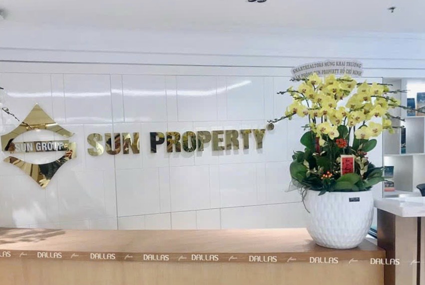 Chậu Lan Hồ Điệp Vàng 14 Cành Đôi (Đ7-V2/01)