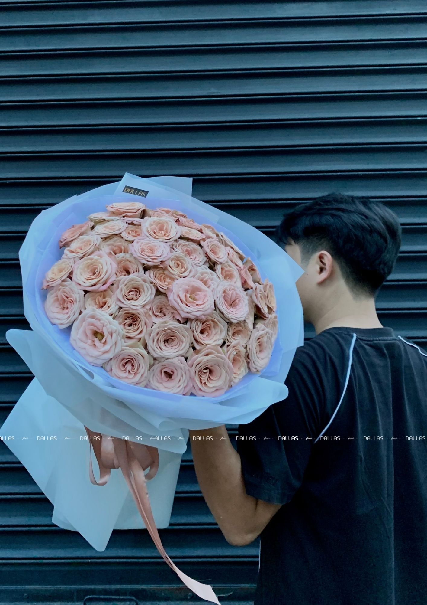 Bó Hoa Hồng Cappuccino 55 Bông (B16-W55) Bó Hoa Hồng Cappuccino 55 Bông (B16-W55)